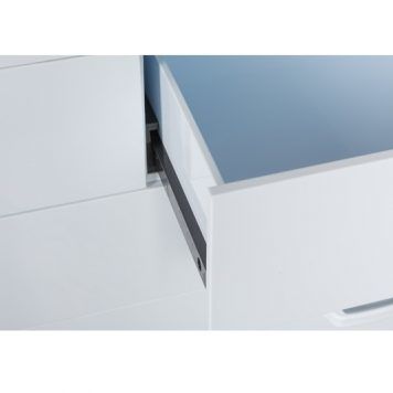 Metal free runners in drawers for washing station